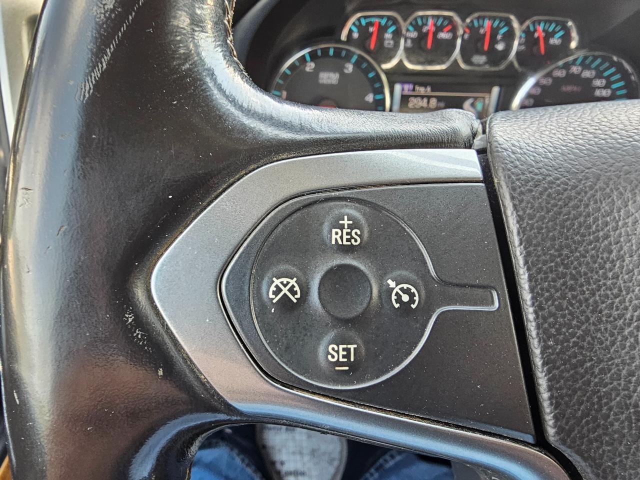 Chevrolet Silverado 2500HD Built After Aug 14 4WD Crew Cab 153.7" LTZ 2015