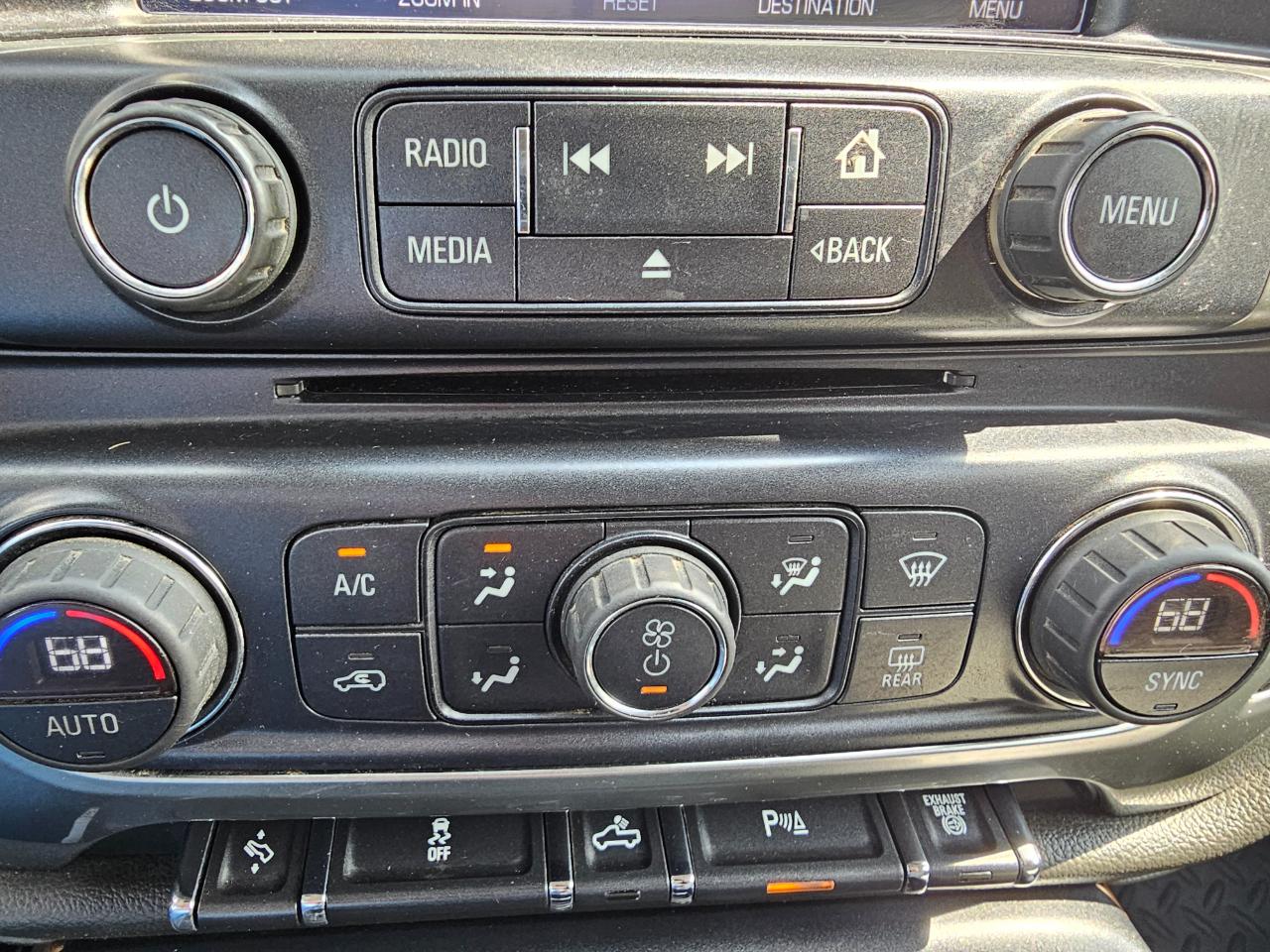 Chevrolet Silverado 2500HD Built After Aug 14 4WD Crew Cab 153.7" LTZ 2015