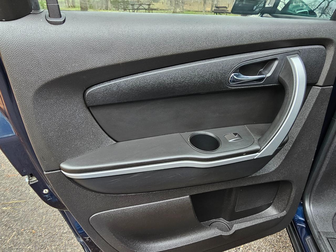 GMC Acadia AWD 4dr SLE 2012