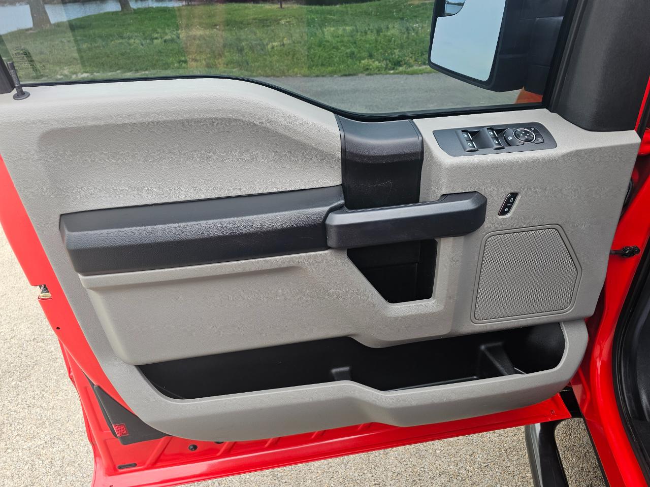 Ford F-150 2WD SuperCab 145" XL 2016