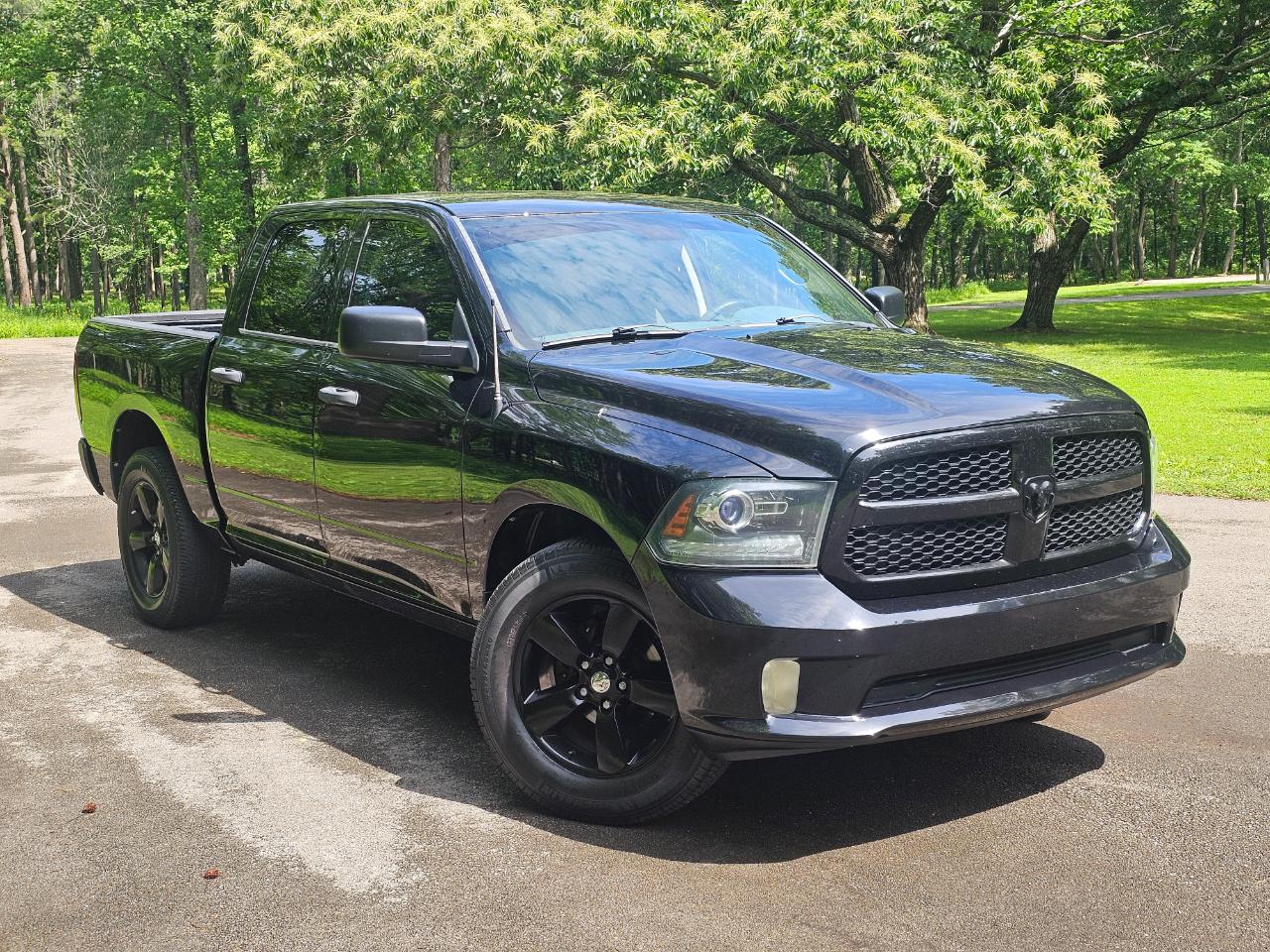RAM 1500 4WD Crew Cab 140.5" Express 2014