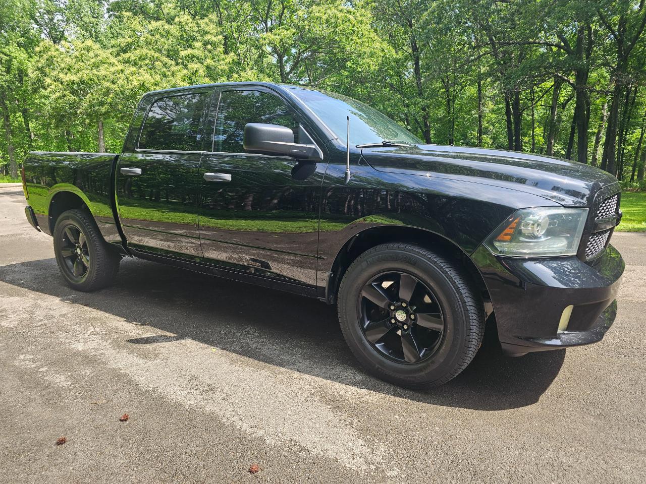 RAM 1500 4WD Crew Cab 140.5" Express 2014