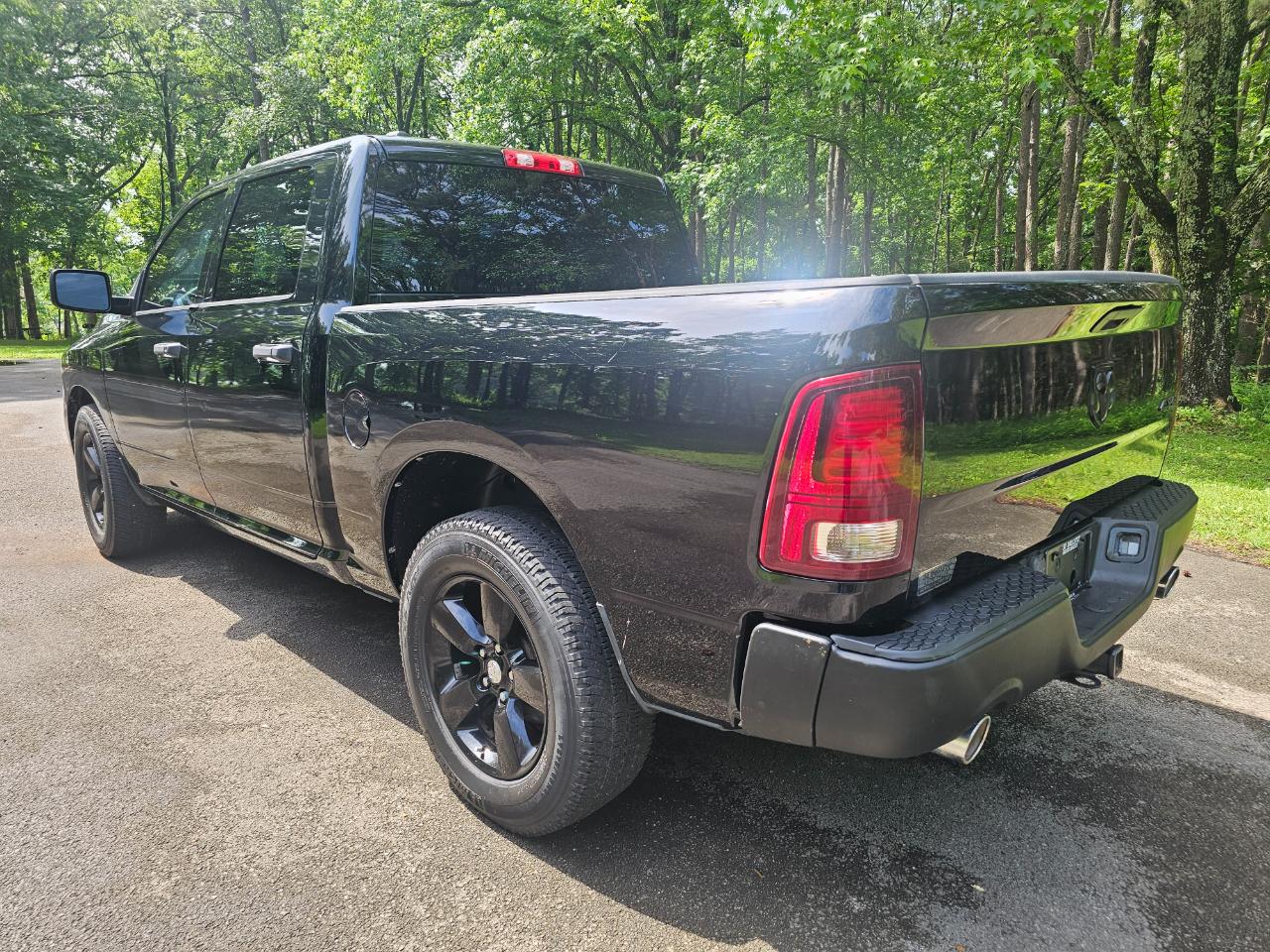 RAM 1500 4WD Crew Cab 140.5" Express 2014