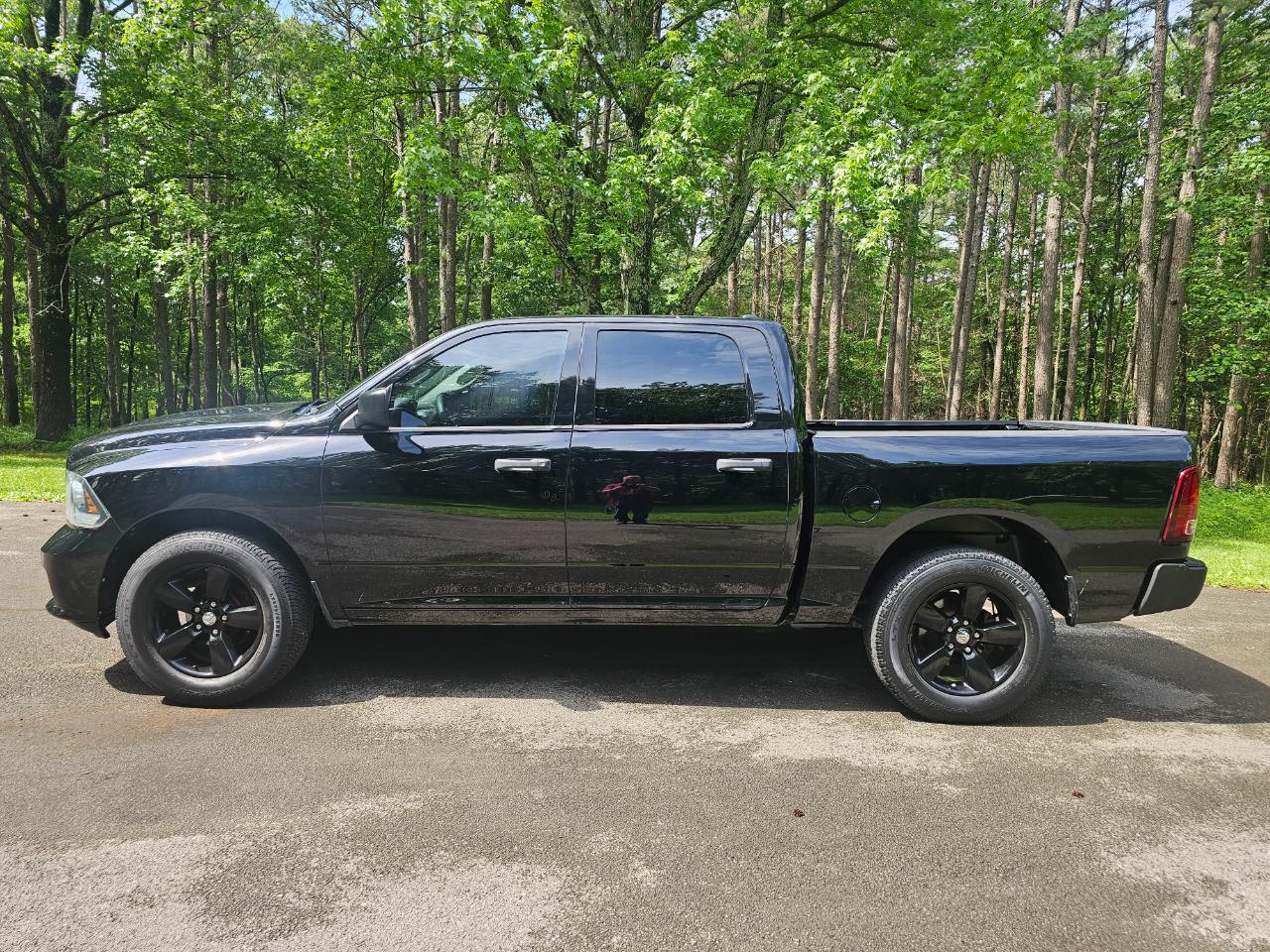 RAM 1500 4WD Crew Cab 140.5" Express 2014
