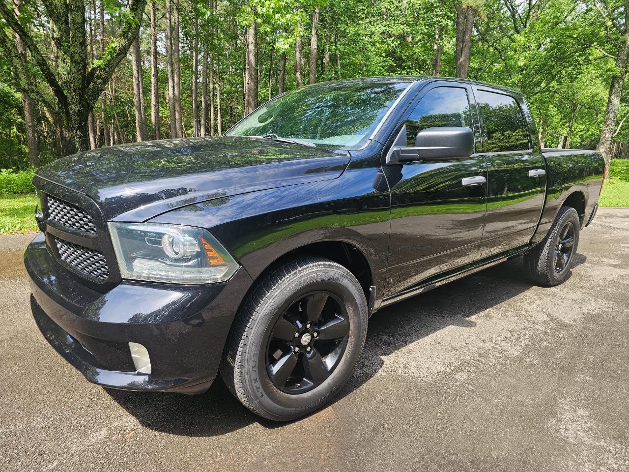 RAM 1500 4WD Crew Cab 140.5" Express 2014