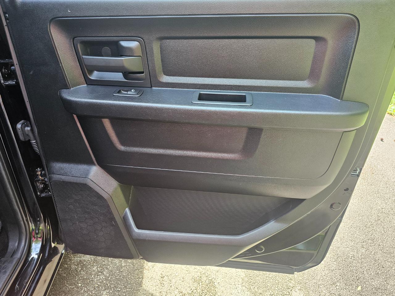 RAM 1500 4WD Crew Cab 140.5" Express 2014