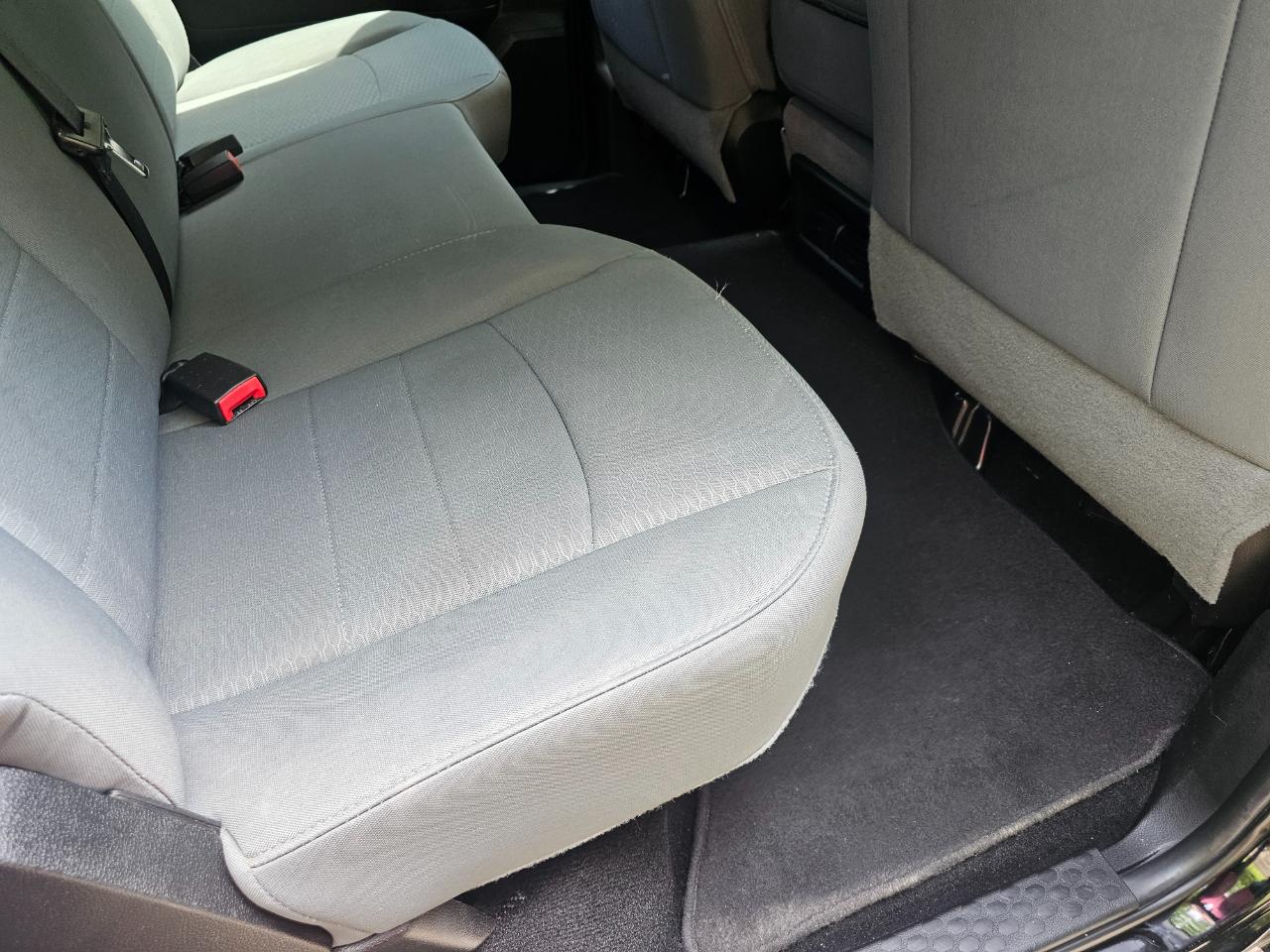 RAM 1500 4WD Crew Cab 140.5" Express 2014