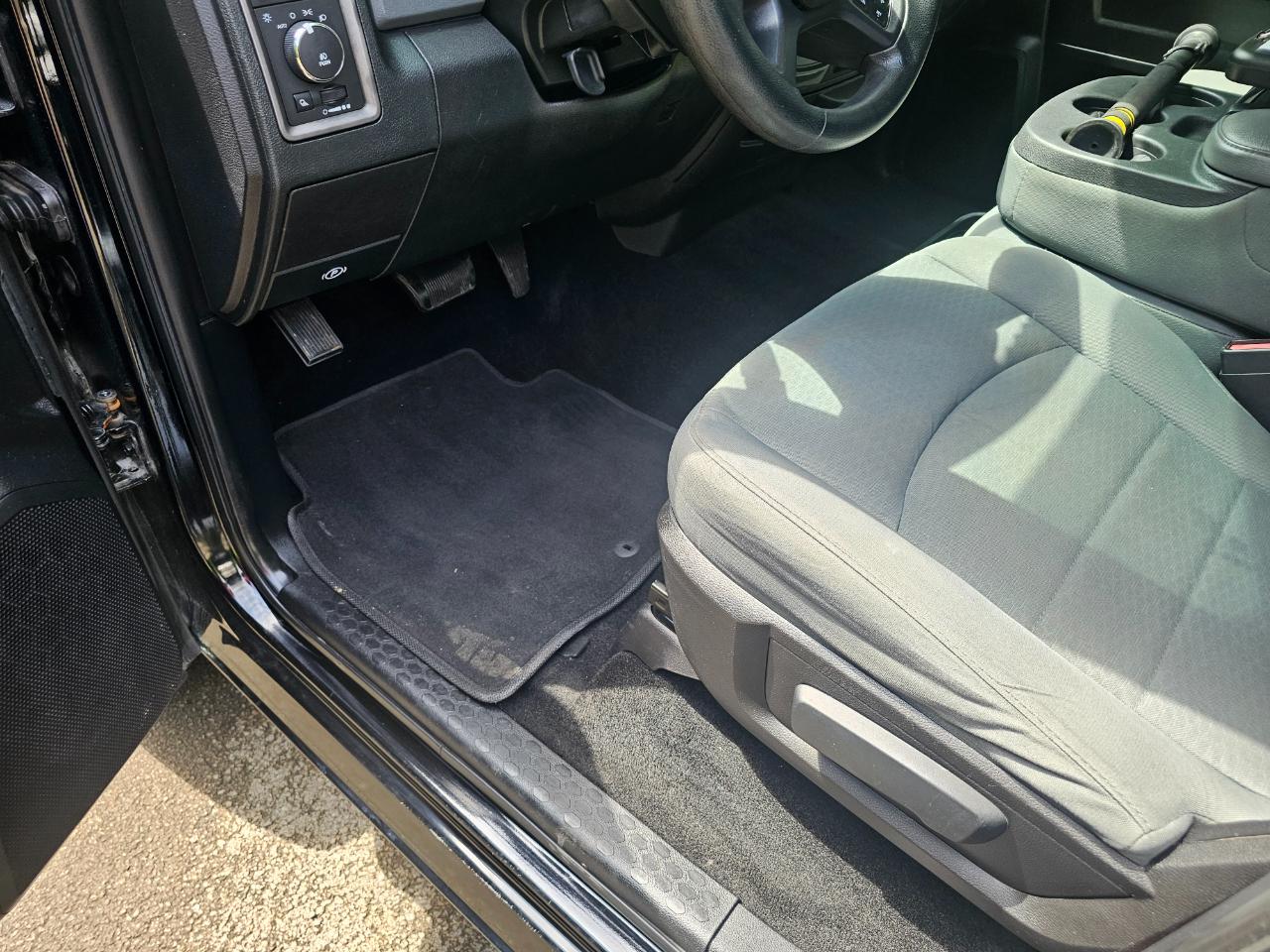 RAM 1500 4WD Crew Cab 140.5" Express 2014