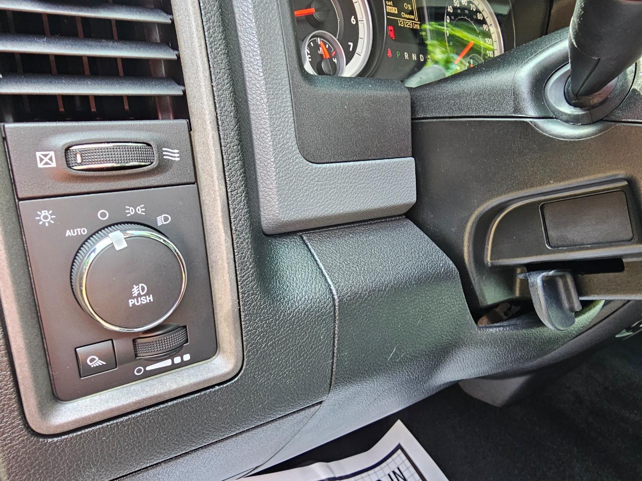 RAM 1500 4WD Crew Cab 140.5" Express 2014