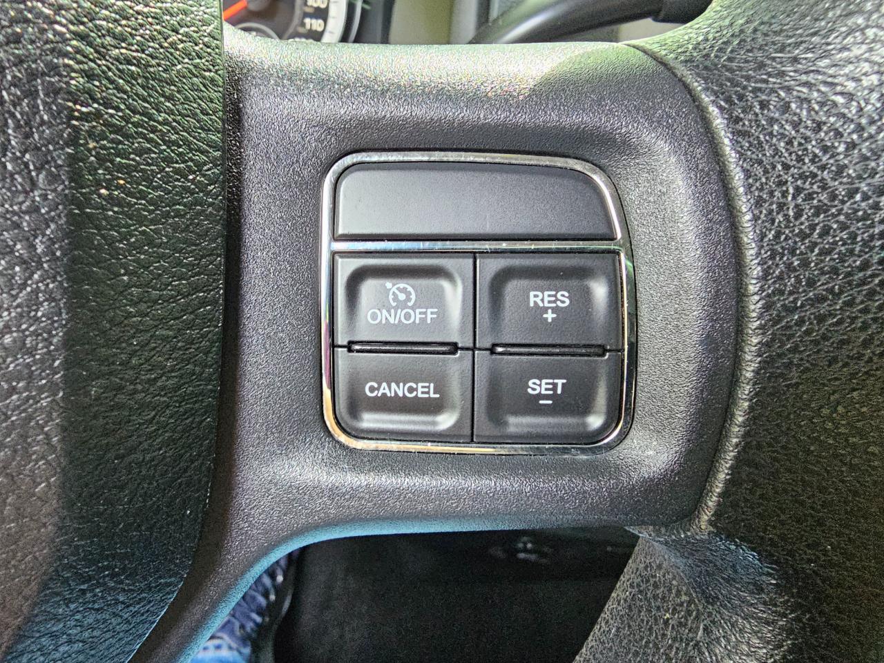 RAM 1500 4WD Crew Cab 140.5" Express 2014