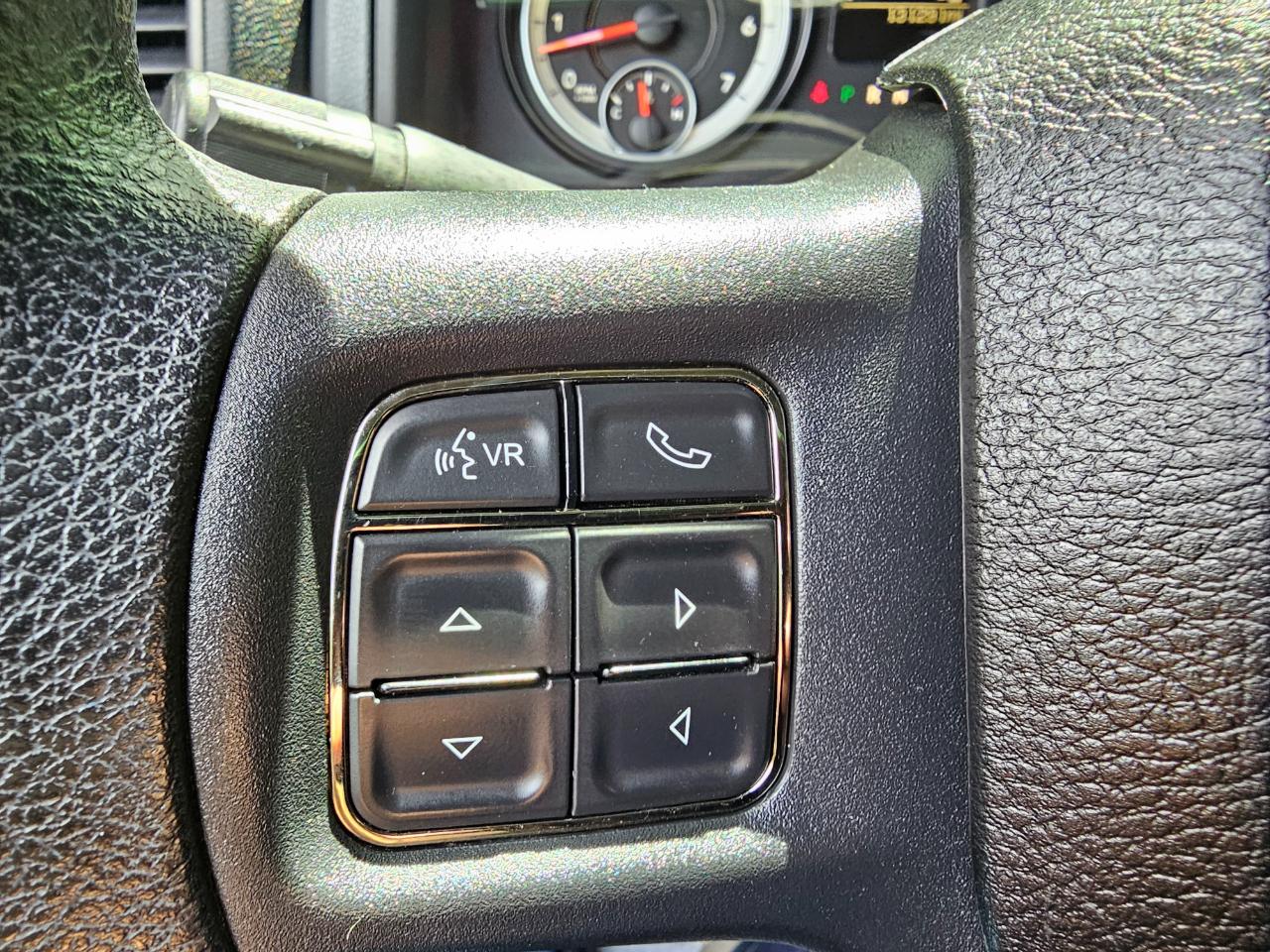 RAM 1500 4WD Crew Cab 140.5" Express 2014
