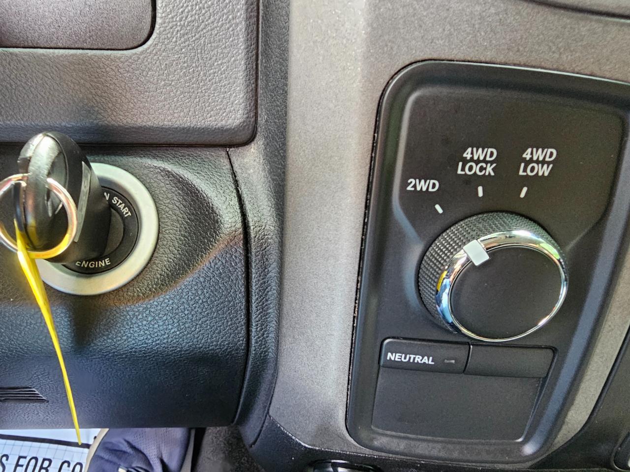 RAM 1500 4WD Crew Cab 140.5" Express 2014