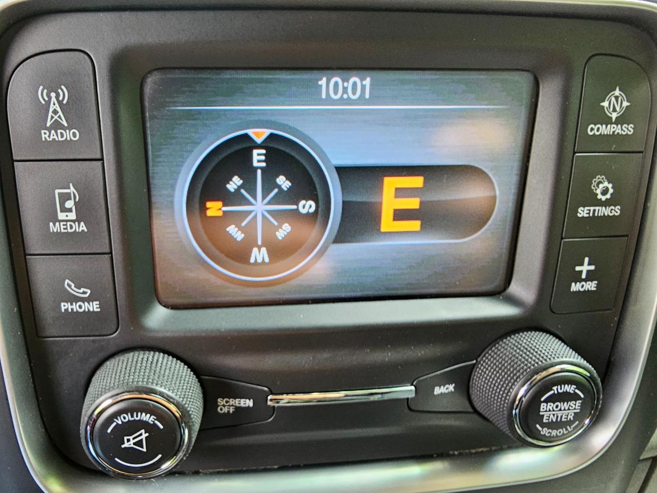 RAM 1500 4WD Crew Cab 140.5" Express 2014