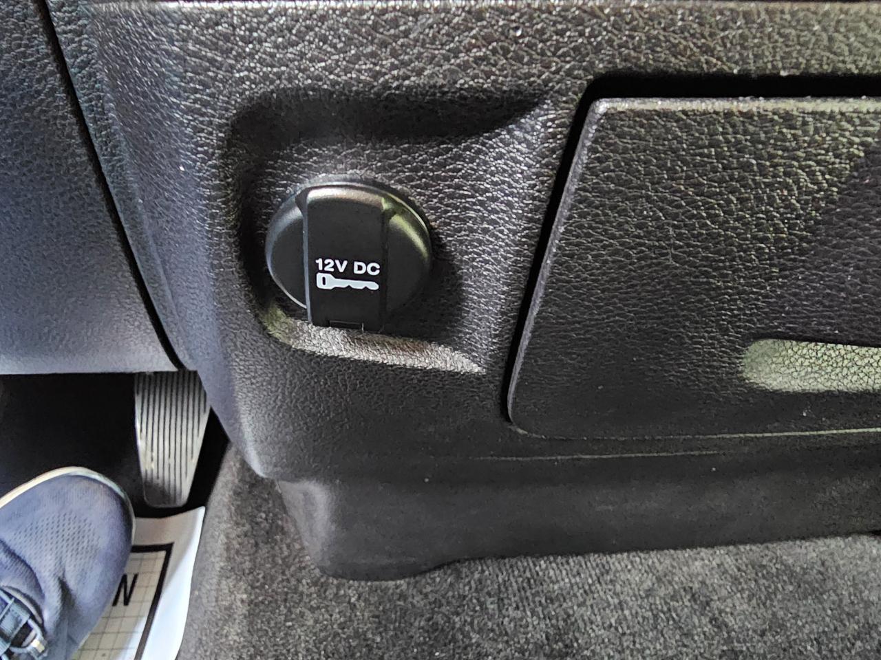 RAM 1500 4WD Crew Cab 140.5" Express 2014