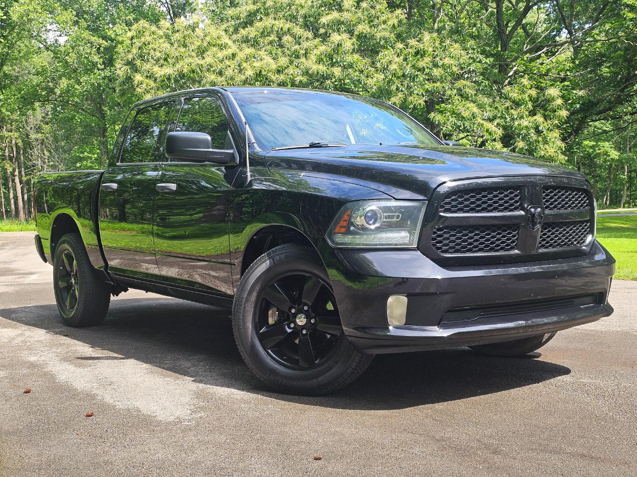 2014 RAM 1500 4WD Crew Cab 140.5" Express