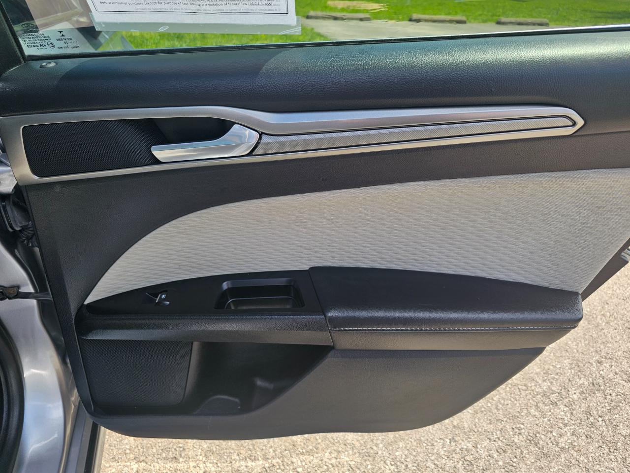 Ford Fusion SE FWD 2020