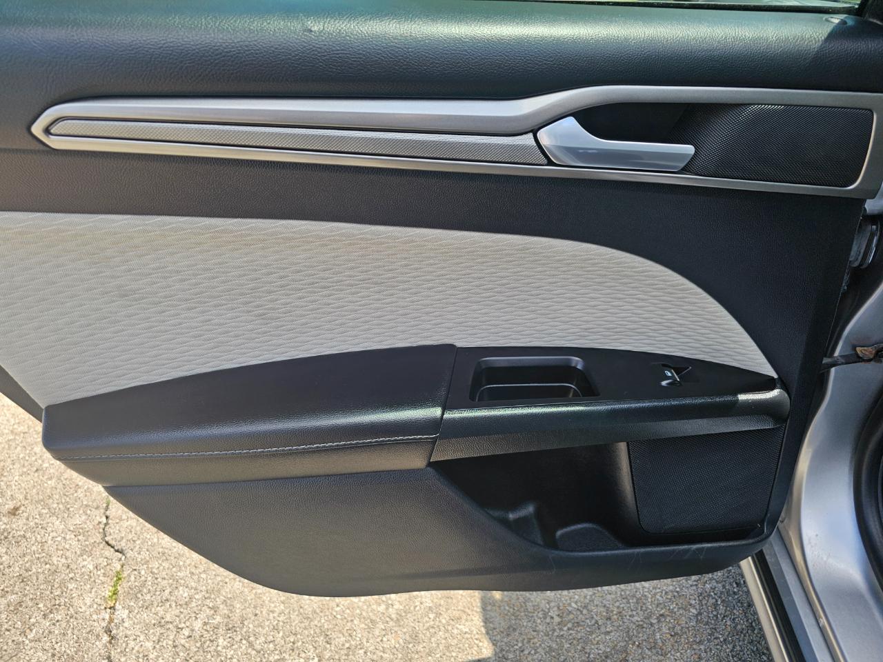 Ford Fusion SE FWD 2020