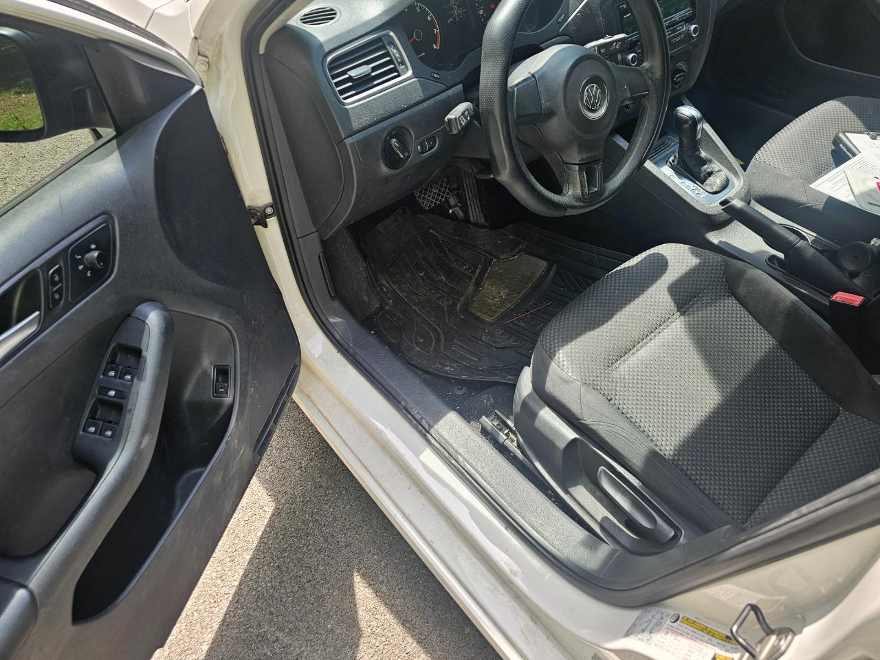 Volkswagen Jetta Sedan 4dr Auto S 2014