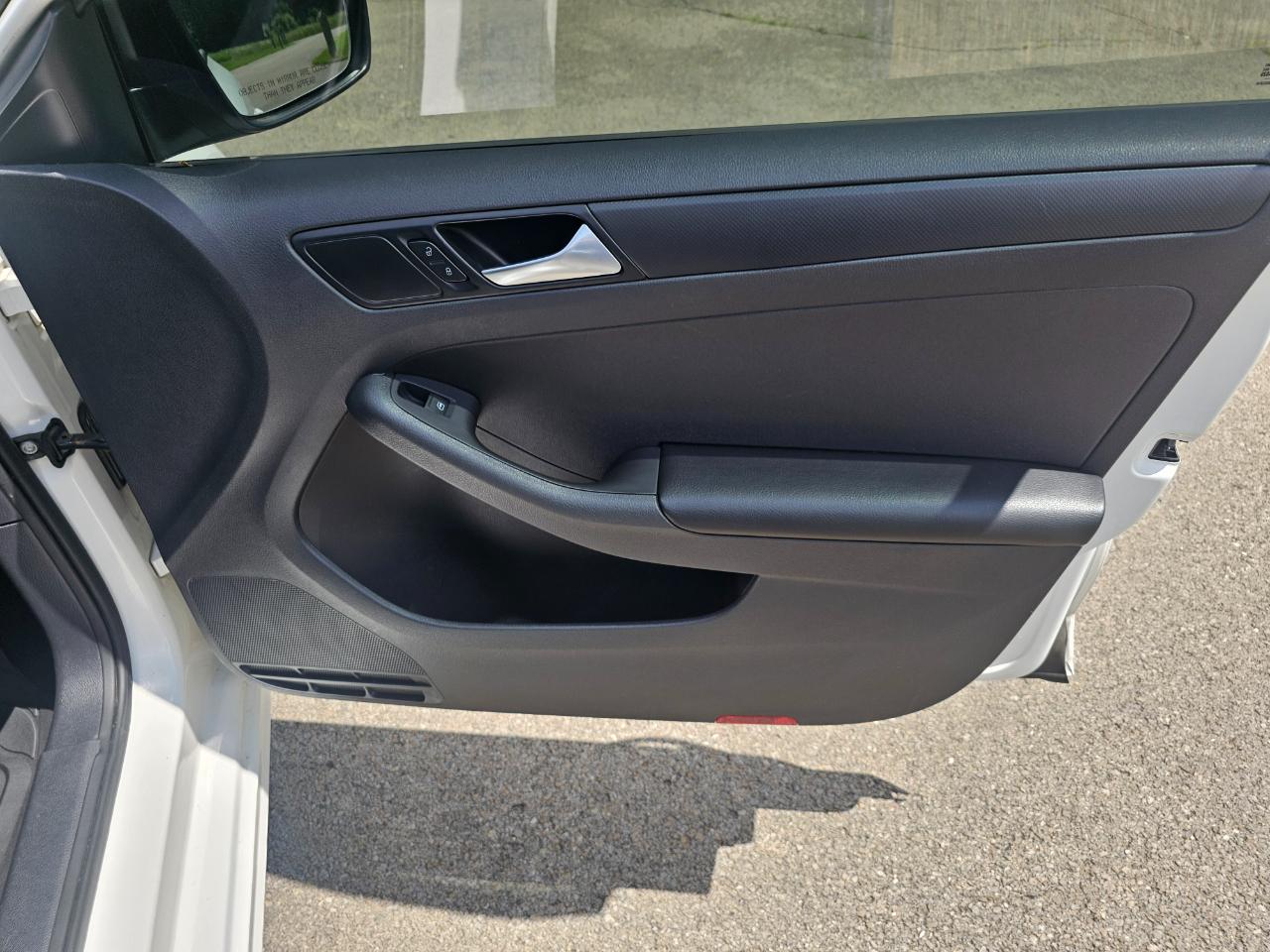 Volkswagen Jetta Sedan 4dr Auto S 2014