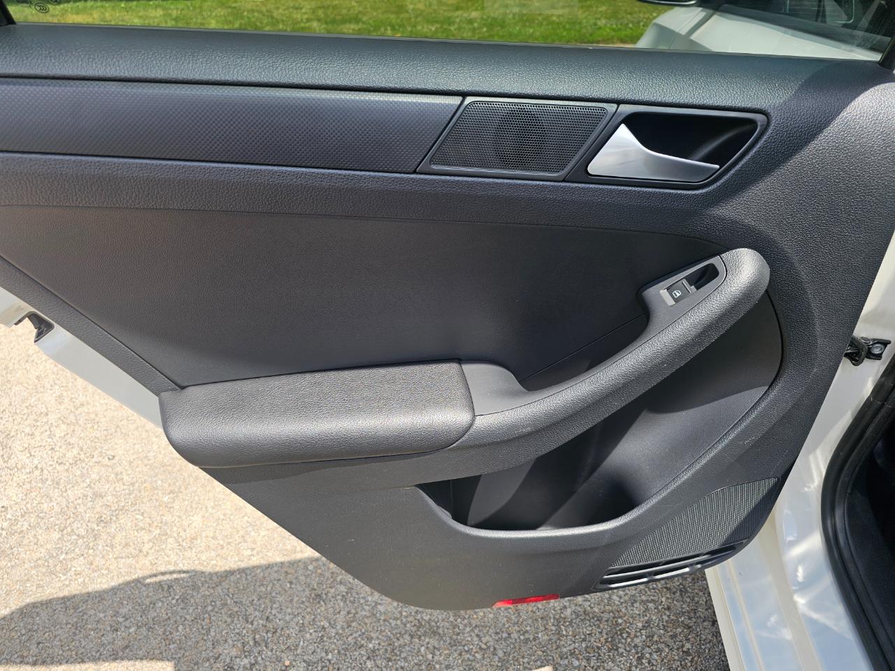 Volkswagen Jetta Sedan 4dr Auto S 2014