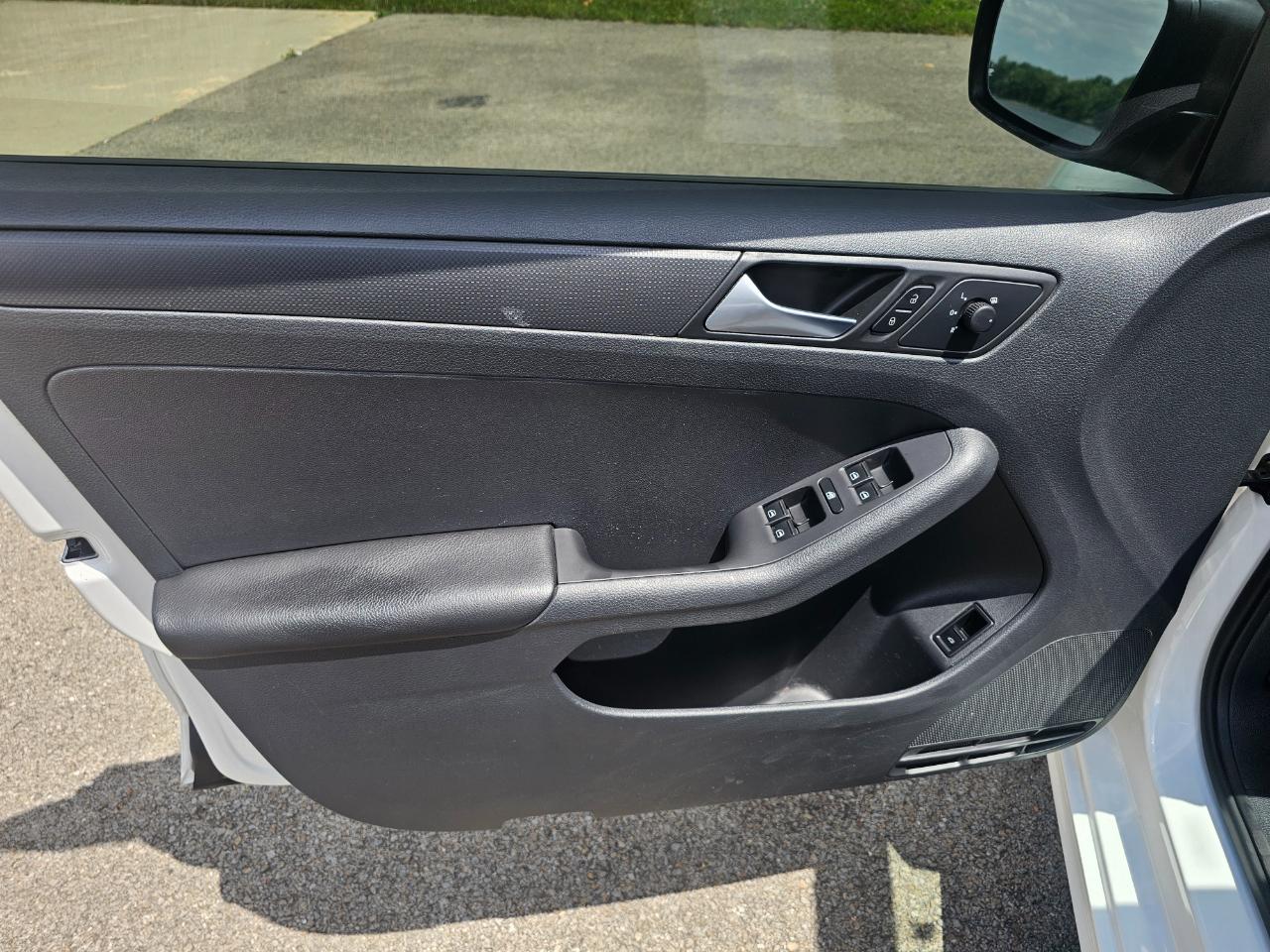 Volkswagen Jetta Sedan 4dr Auto S 2014