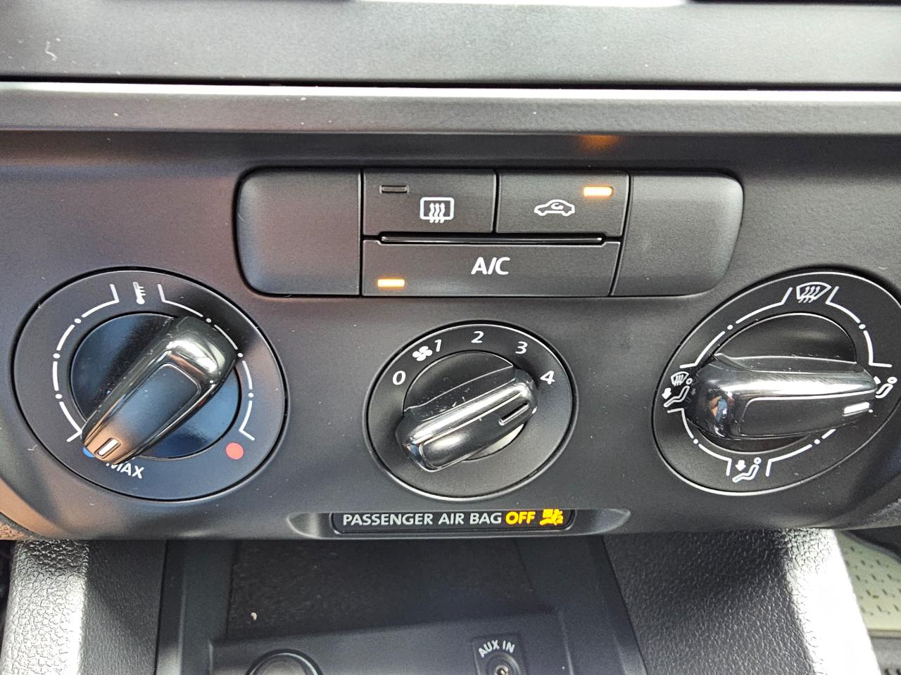 Volkswagen Jetta Sedan 4dr Auto S 2014