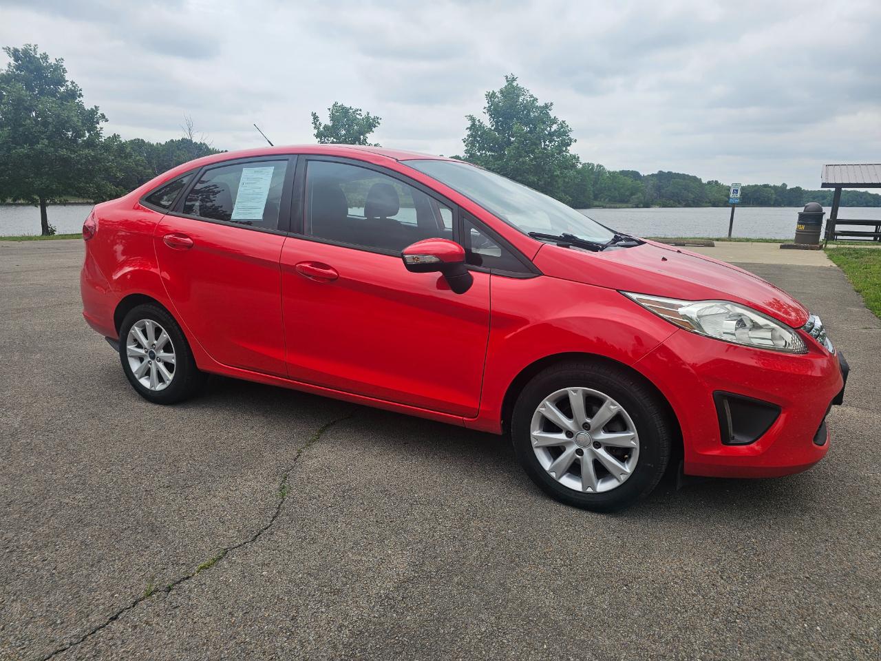 Ford Fiesta 4dr Sdn SE 2013