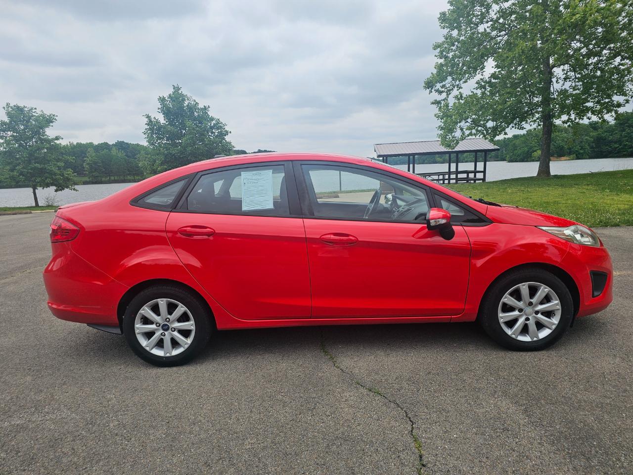 Ford Fiesta 4dr Sdn SE 2013