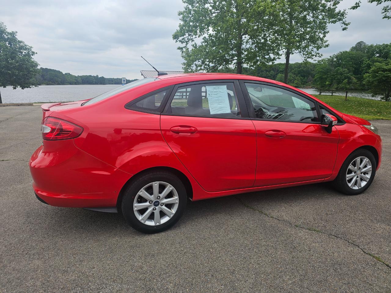 Ford Fiesta 4dr Sdn SE 2013