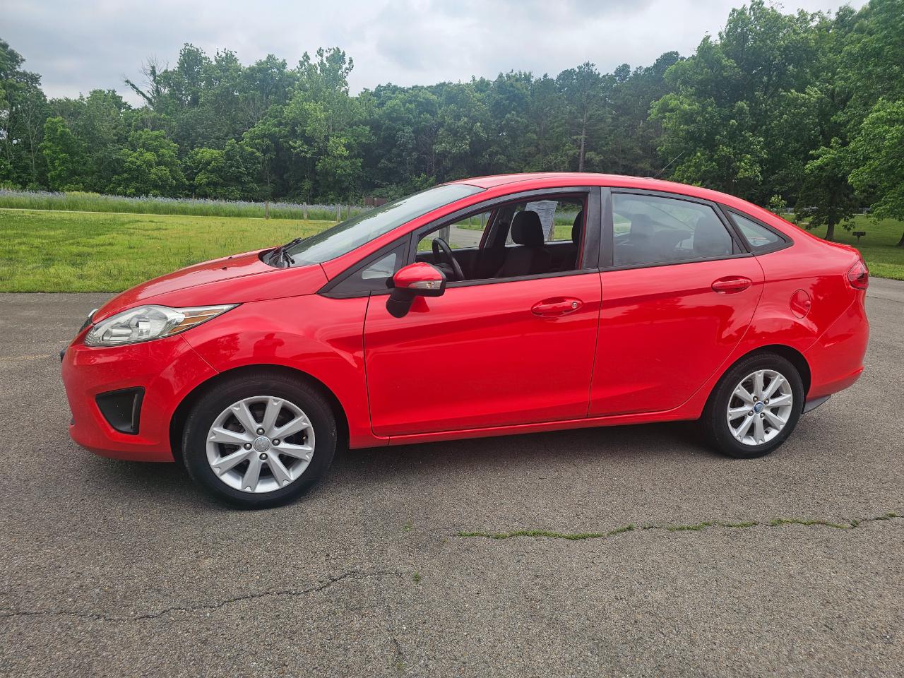 Ford Fiesta 4dr Sdn SE 2013