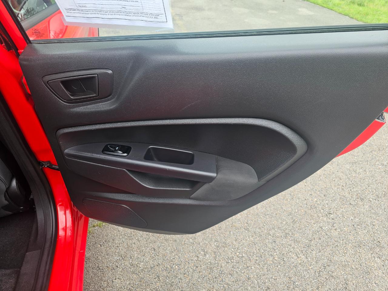 Ford Fiesta 4dr Sdn SE 2013