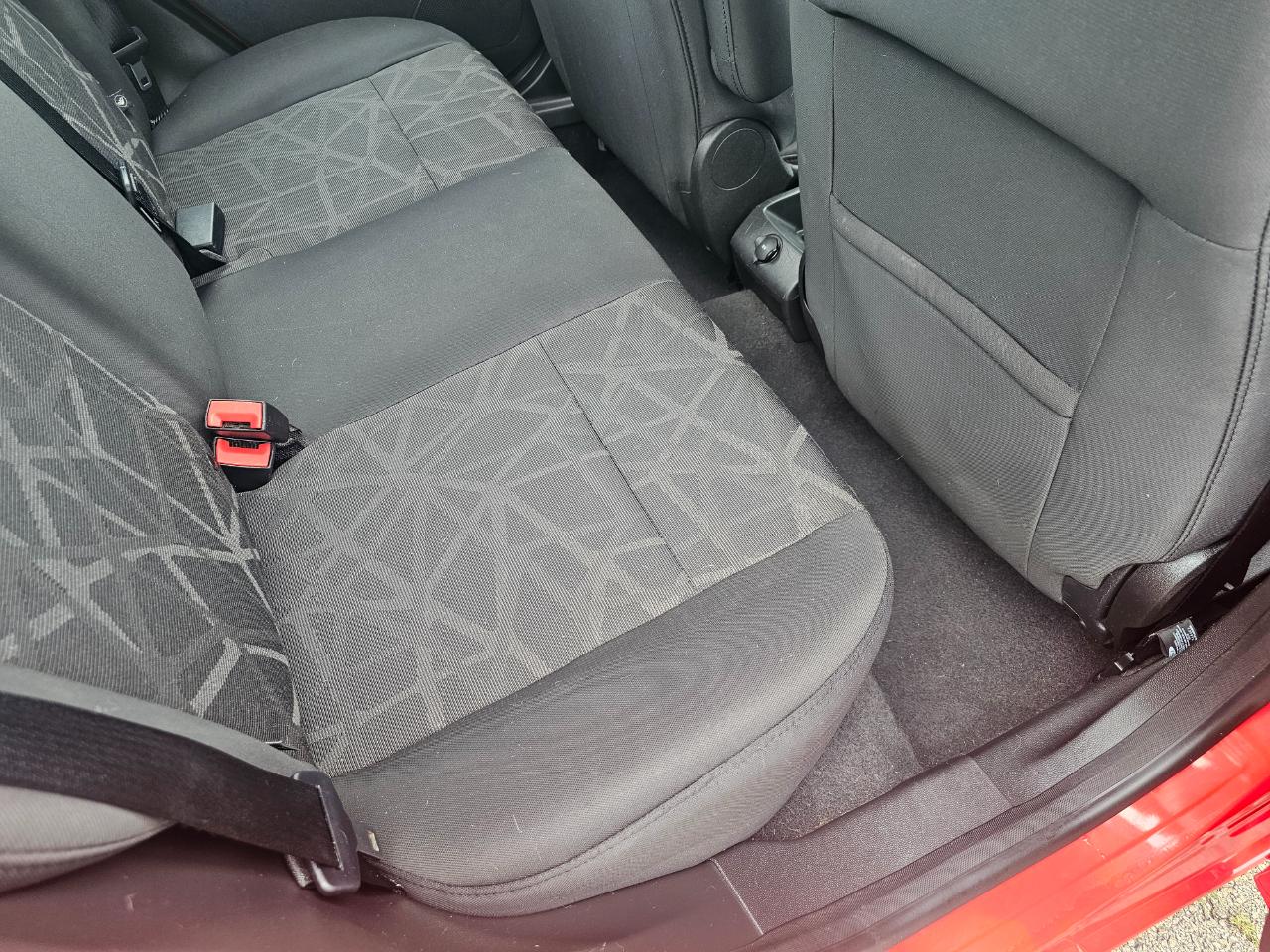 Ford Fiesta 4dr Sdn SE 2013