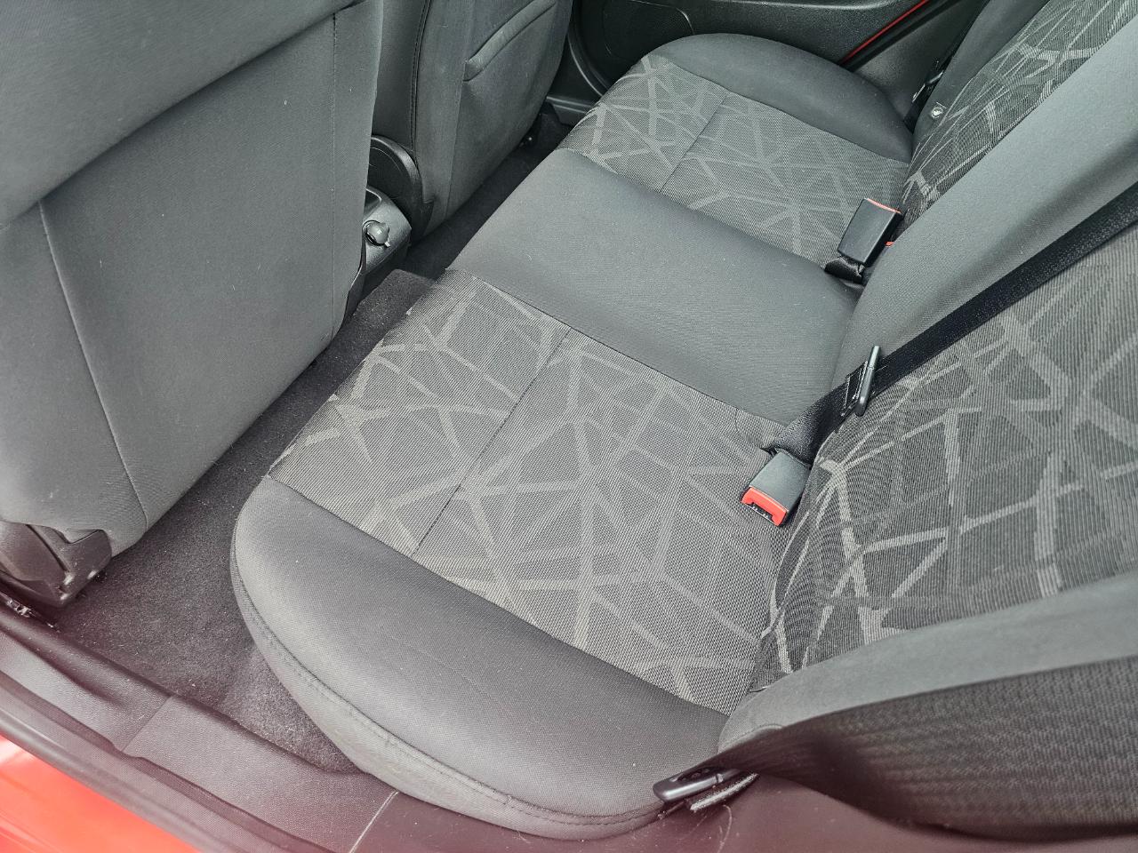 Ford Fiesta 4dr Sdn SE 2013