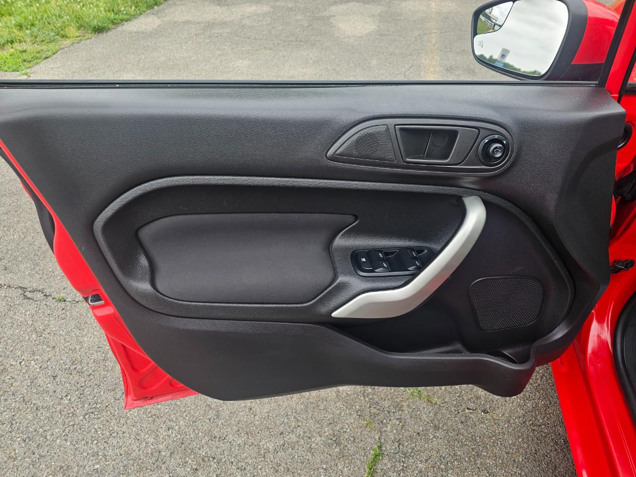 Ford Fiesta 4dr Sdn SE 2013