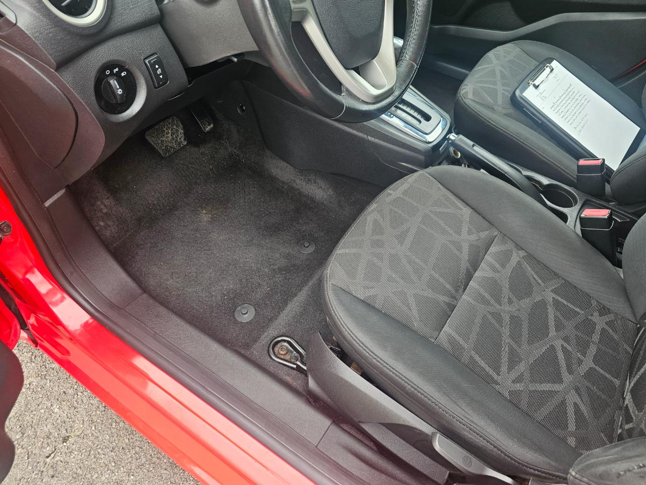 Ford Fiesta 4dr Sdn SE 2013