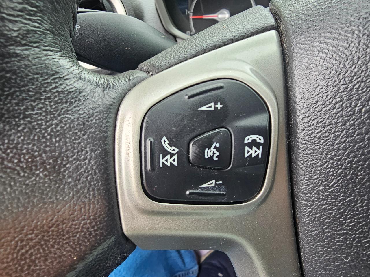 Ford Fiesta 4dr Sdn SE 2013