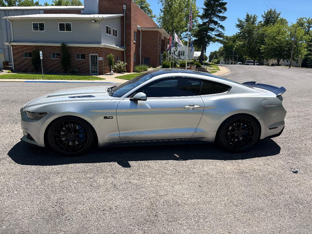 Ford Mustang GT Premium 2D Coupe 2015