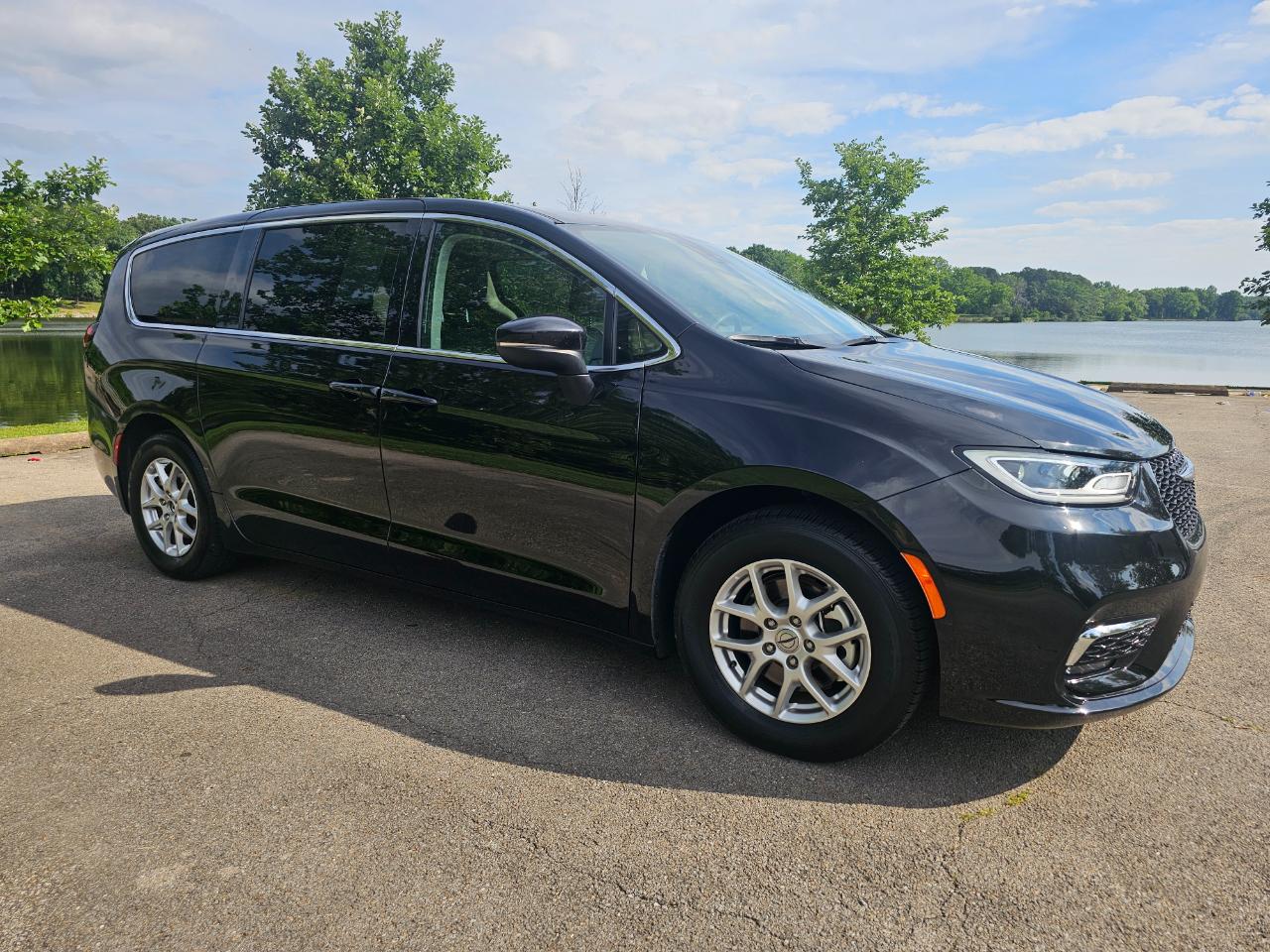 Chrysler Pacifica Touring L FWD 2023