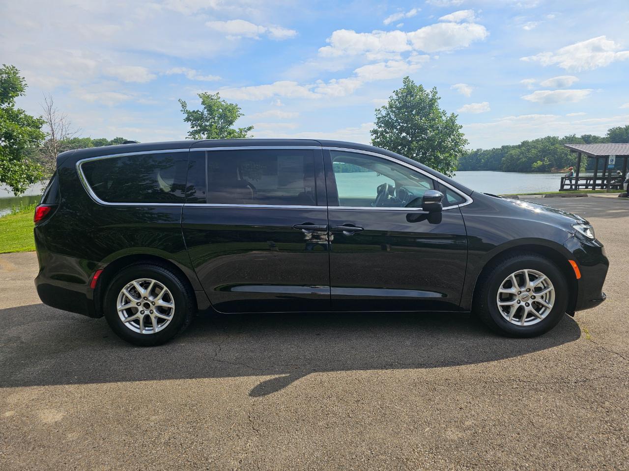 Chrysler Pacifica Touring L FWD 2023