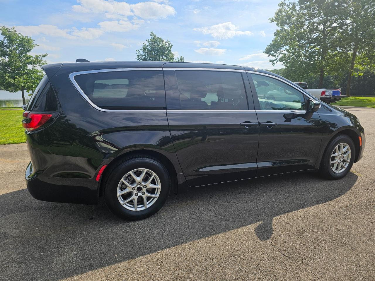 Chrysler Pacifica Touring L FWD 2023