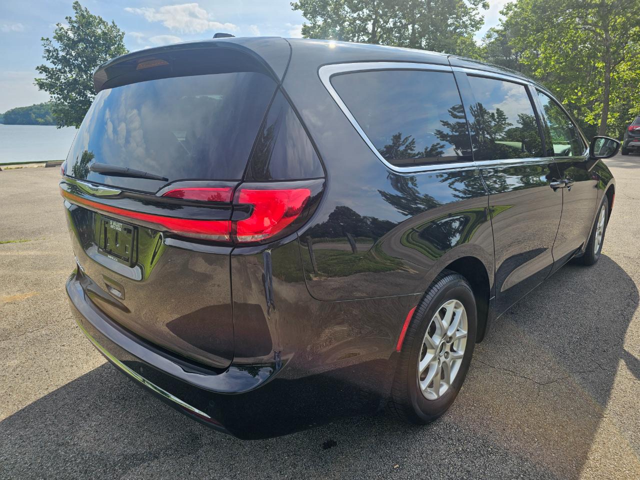 Chrysler Pacifica Touring L FWD 2023