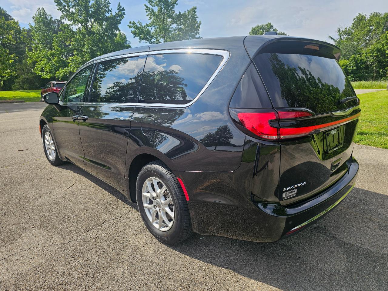 Chrysler Pacifica Touring L FWD 2023