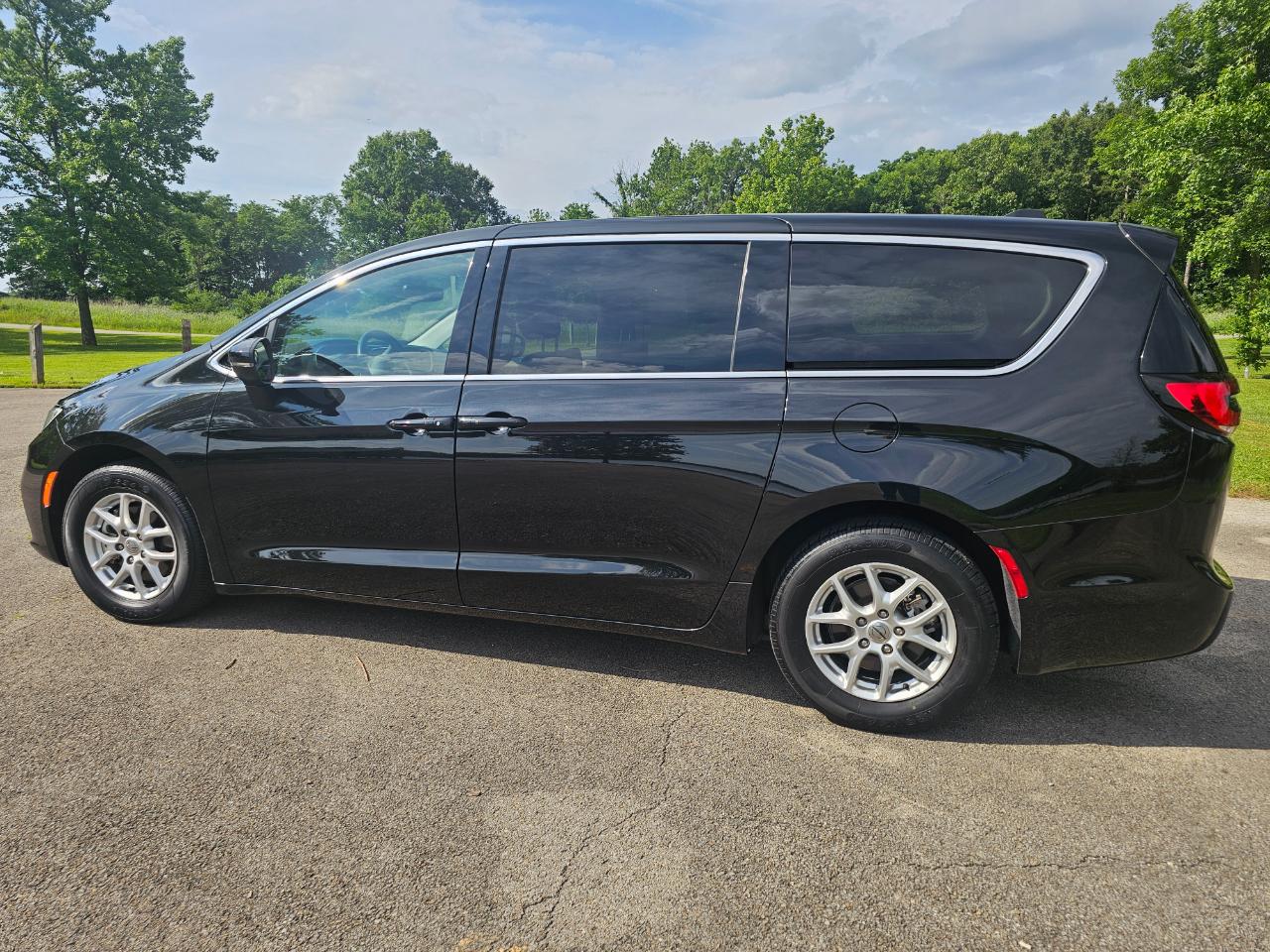 Chrysler Pacifica Touring L FWD 2023