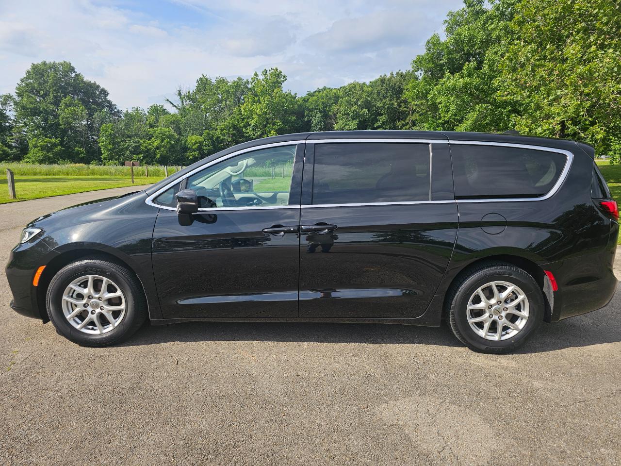 Chrysler Pacifica Touring L FWD 2023