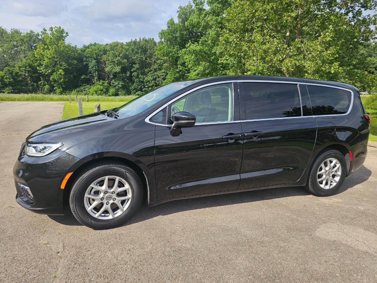 Chrysler Pacifica Touring L FWD 2023