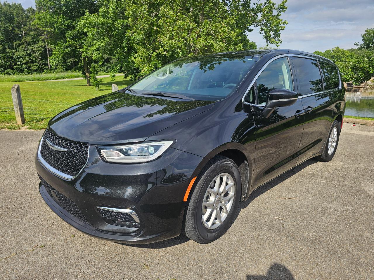 Chrysler Pacifica Touring L FWD 2023