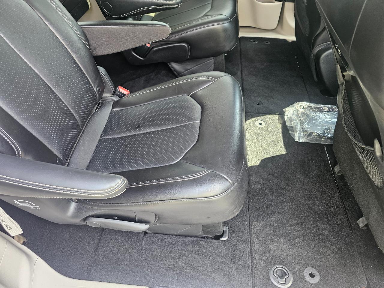 Chrysler Pacifica Touring L FWD 2023