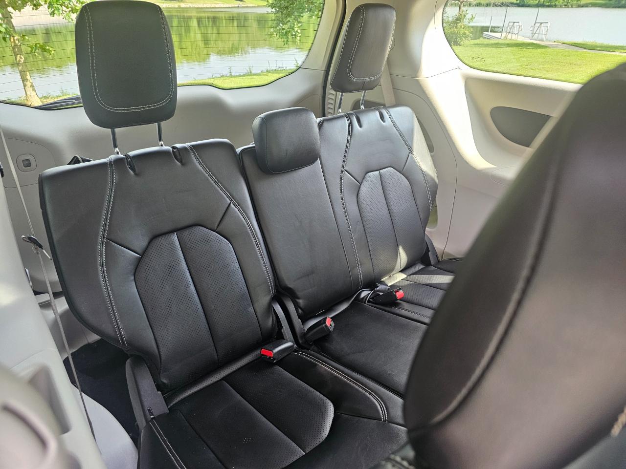 Chrysler Pacifica Touring L FWD 2023