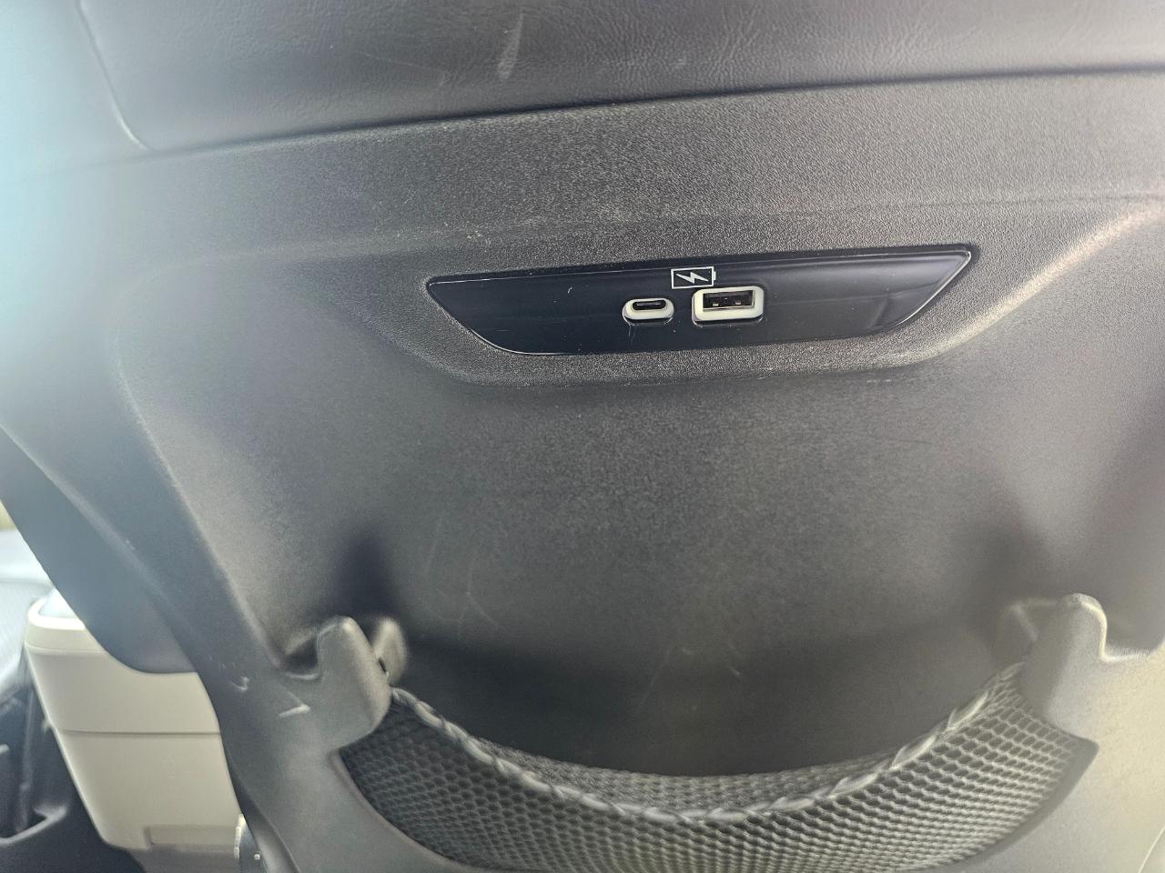 Chrysler Pacifica Touring L FWD 2023