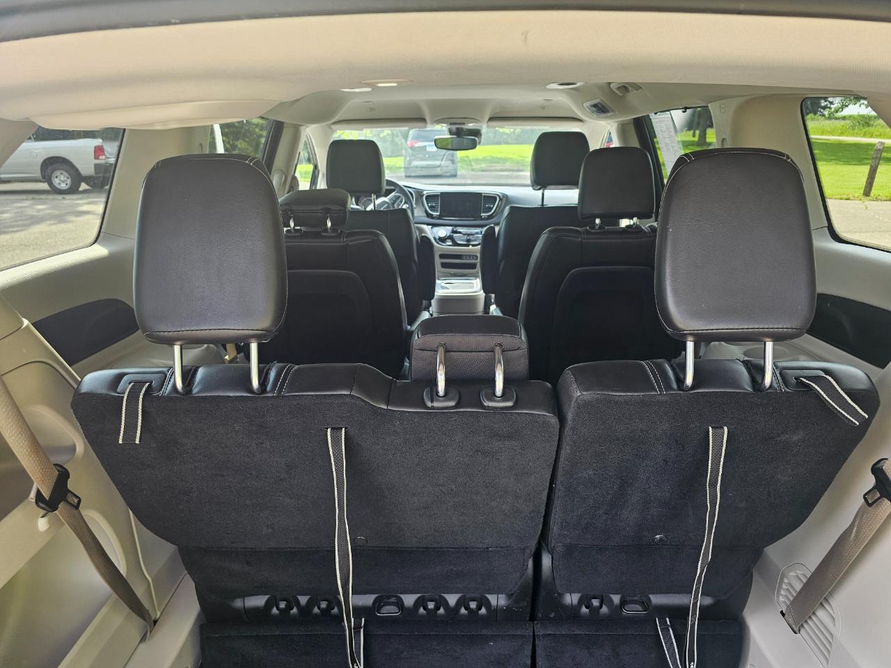 Chrysler Pacifica Touring L FWD 2023